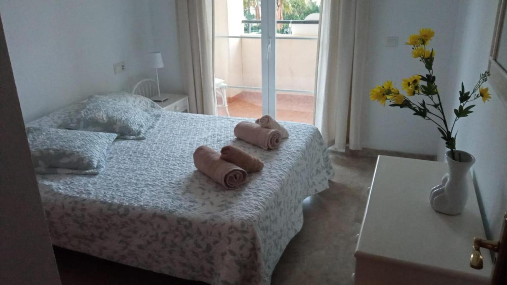Central 2-Bed Apartment In Estepona Port Zewnętrze zdjęcie