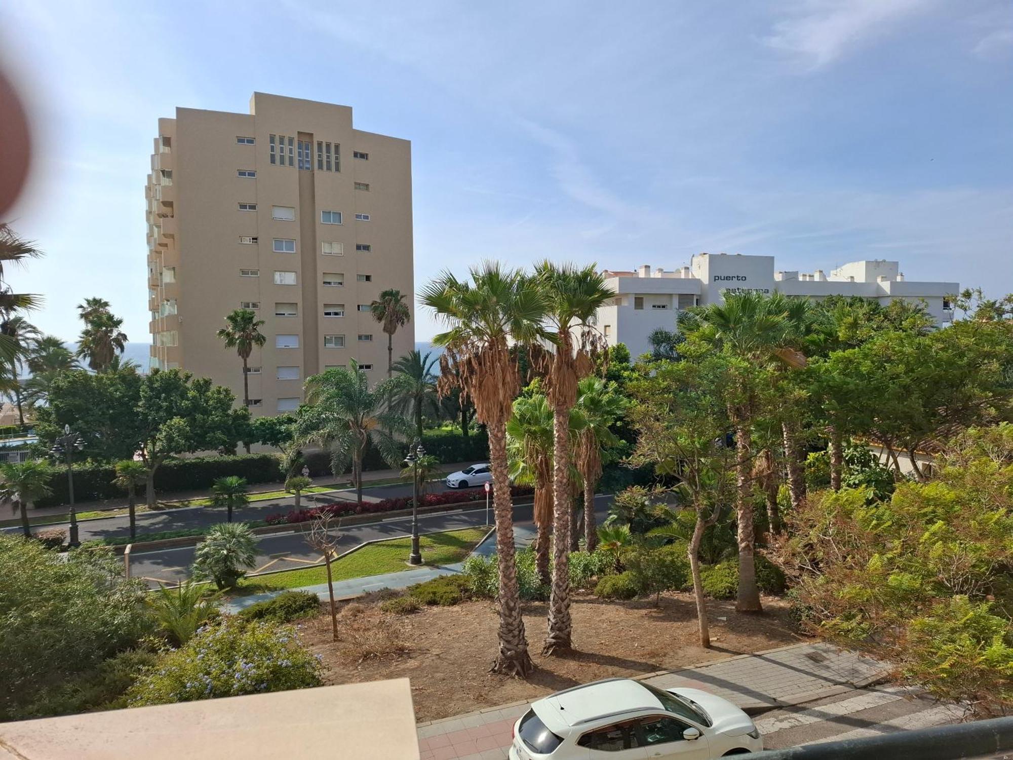 Central 2-Bed Apartment In Estepona Port Zewnętrze zdjęcie